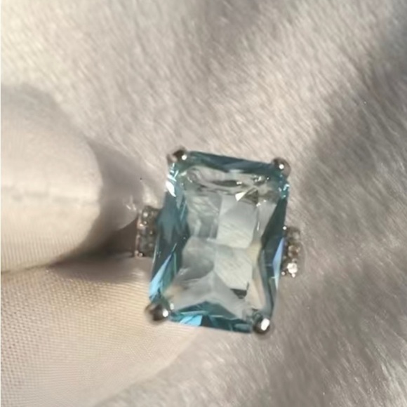 Markle Inspired Vibrant Blue Crystal Princess Ring - Picture 9 of 15